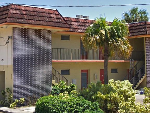 2nd image of 635 NE 166th St APT 204