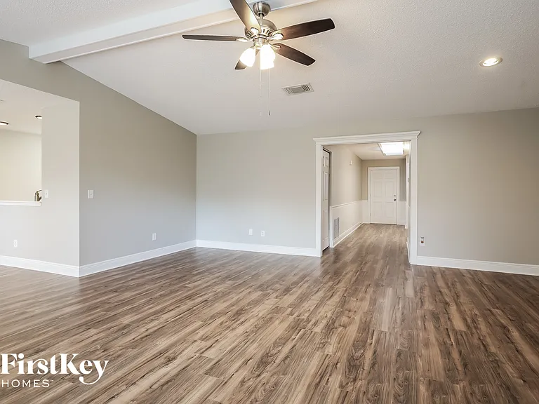 6181 Island Forest Dr — Photo 3