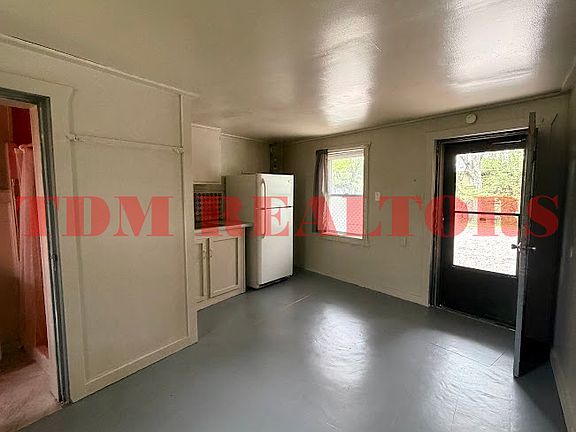 4th image of 10100 S Saginaw St #9