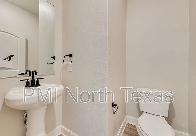 804 Calhoun Dr — Photo 9
