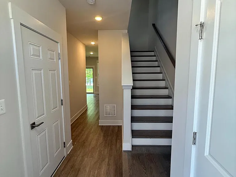 212 Pomegranate Ln — Photo 3