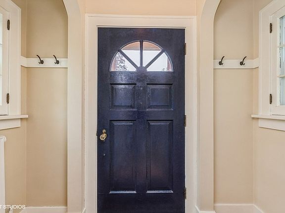 2nd image of 425 Lincoln Ave