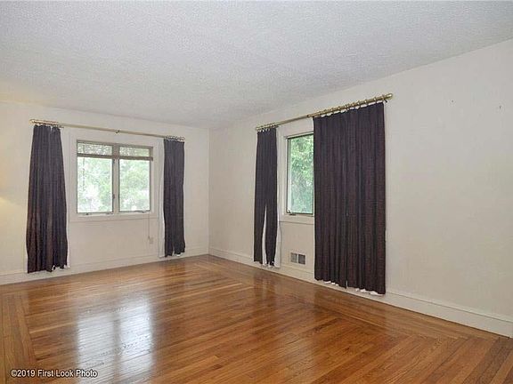 4th image of 15 Brentwood Ave