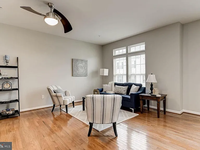 1739 Theale Way — Photo 4