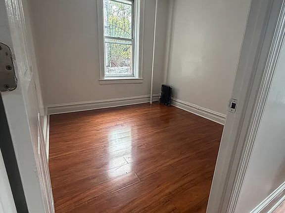 3rd image of 507 41st St APT 1R