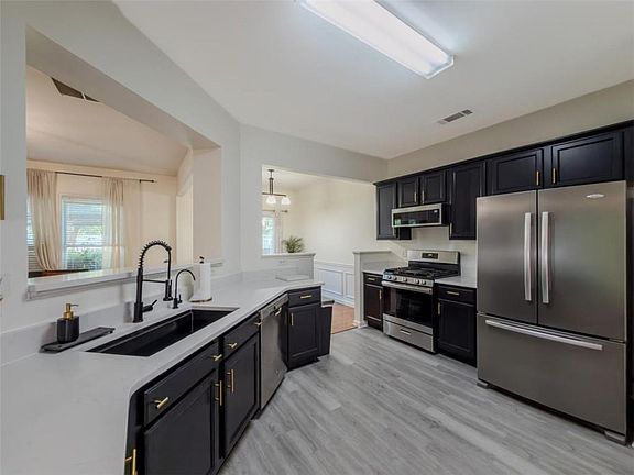 3rd image of 2965 Briaroak Dr