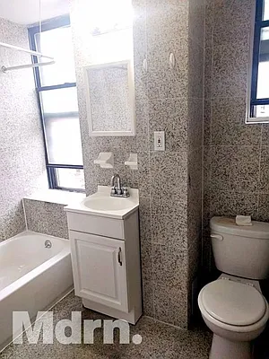 Rented by Mdrn Residential | media 7