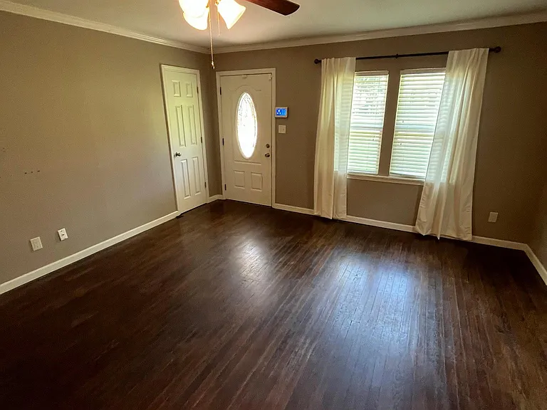 727 E Brooks St — Photo 5