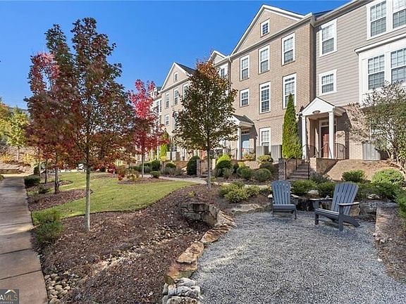 5th image of 653 Hanlon Way