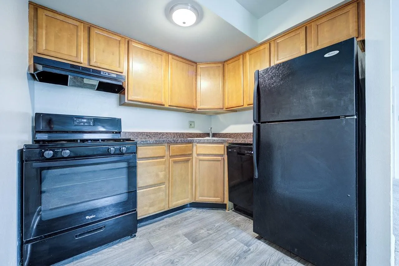 South Mountain Apartment Homes — Photo 3