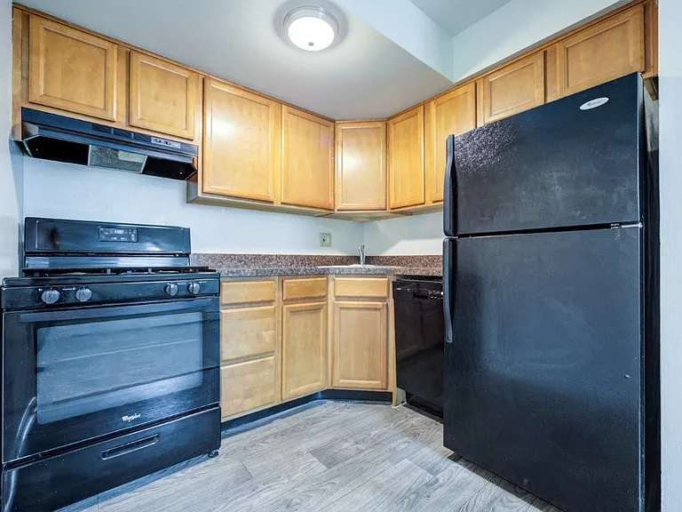 South Mountain Apartment Homes — Photo 3