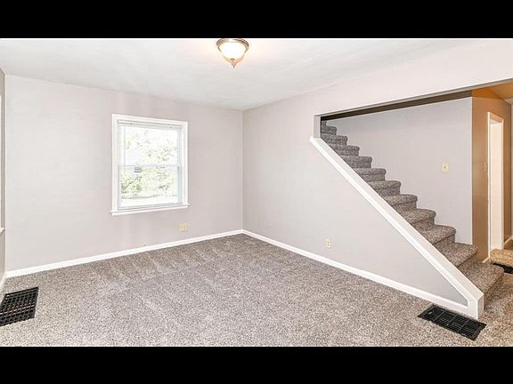 3rd image of 149-151 N Pasadena St