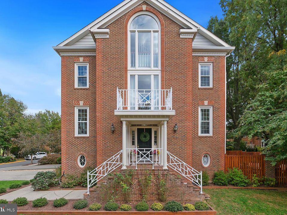 1st image of 9942 Foxborough Cir