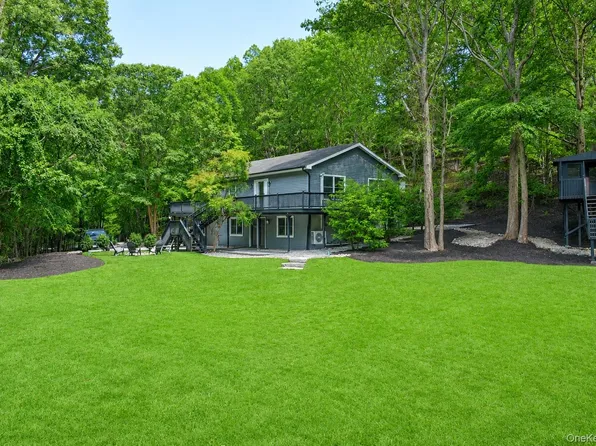 644 Bread And Cheese Hollow Road, Northport, NY 11768