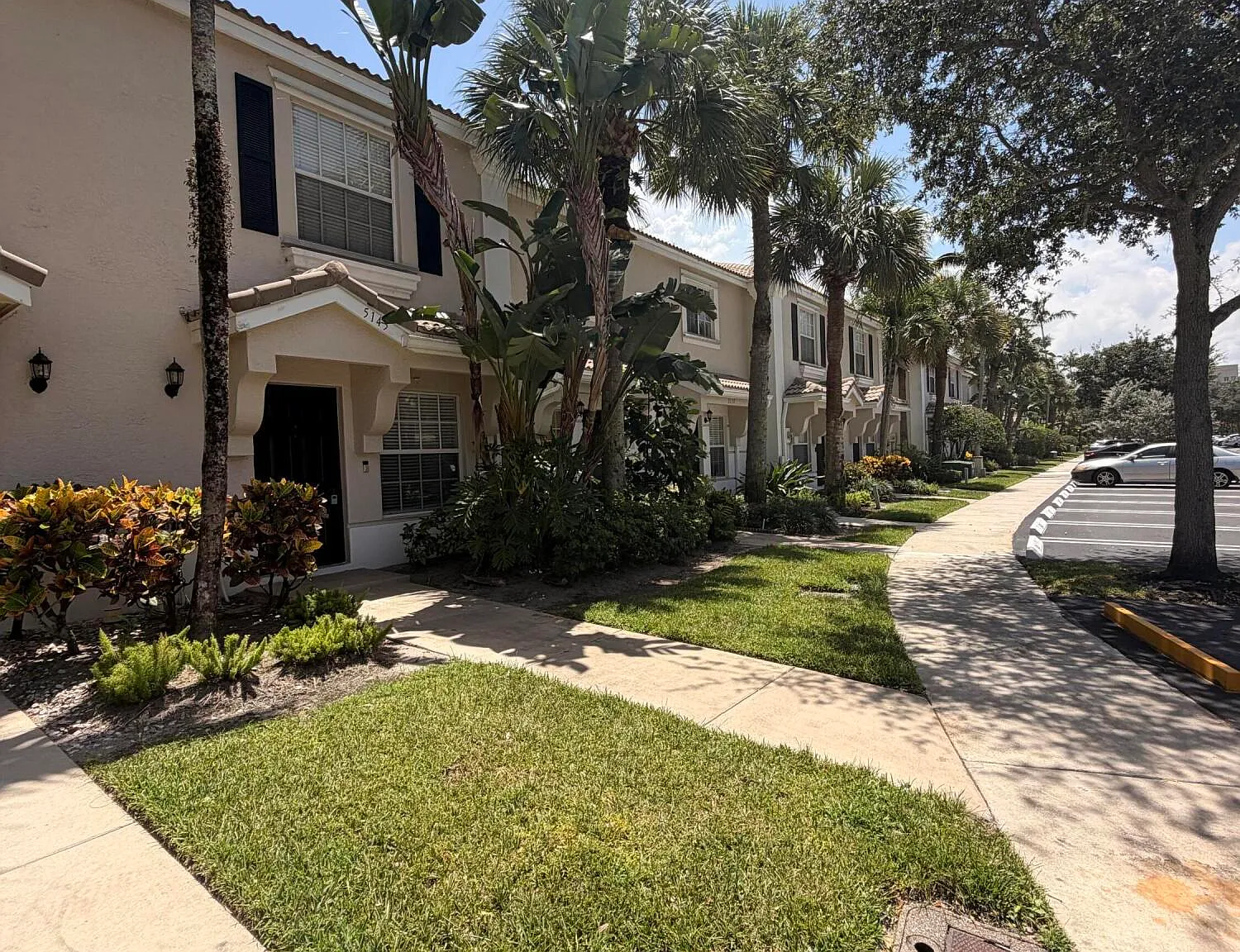 2 bed, 2.5 bath, 1104 sqft, $2,300 — Photo 2