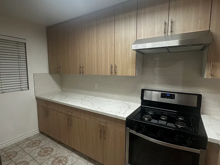 557 E Verdugo Ave — Photo 21
