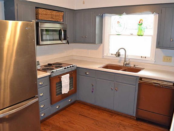 3rd image of 424 Doverdale Dr