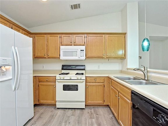 5th image of 512 Shep St