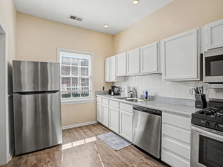 552 - 554 E Macon St — Photo 13