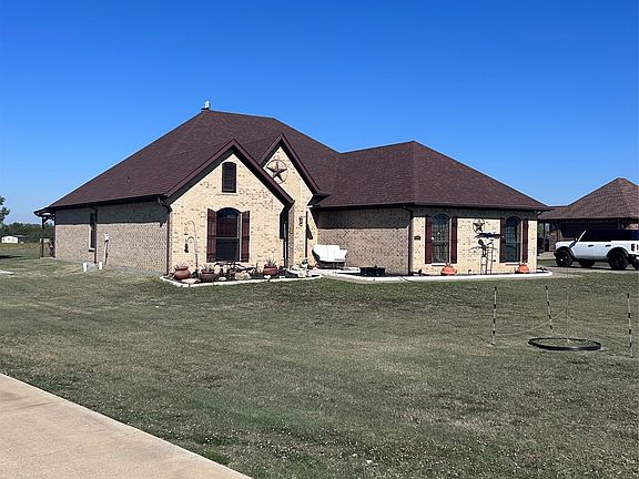 3rd image of 1055 Chartres