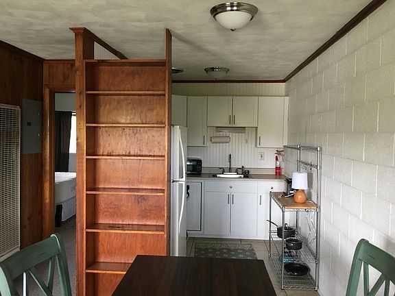 4th image of 1100 S Woodlawn Ave #8