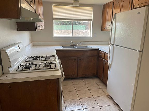 4th image of 10461 Warren St