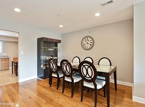 5th image of 4124 Cove Ln APT B
