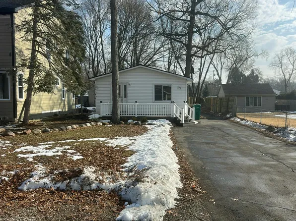 2342 Hartford Ave, Waterford, MI 48327