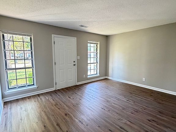 5th image of 1014 Towerview St SW