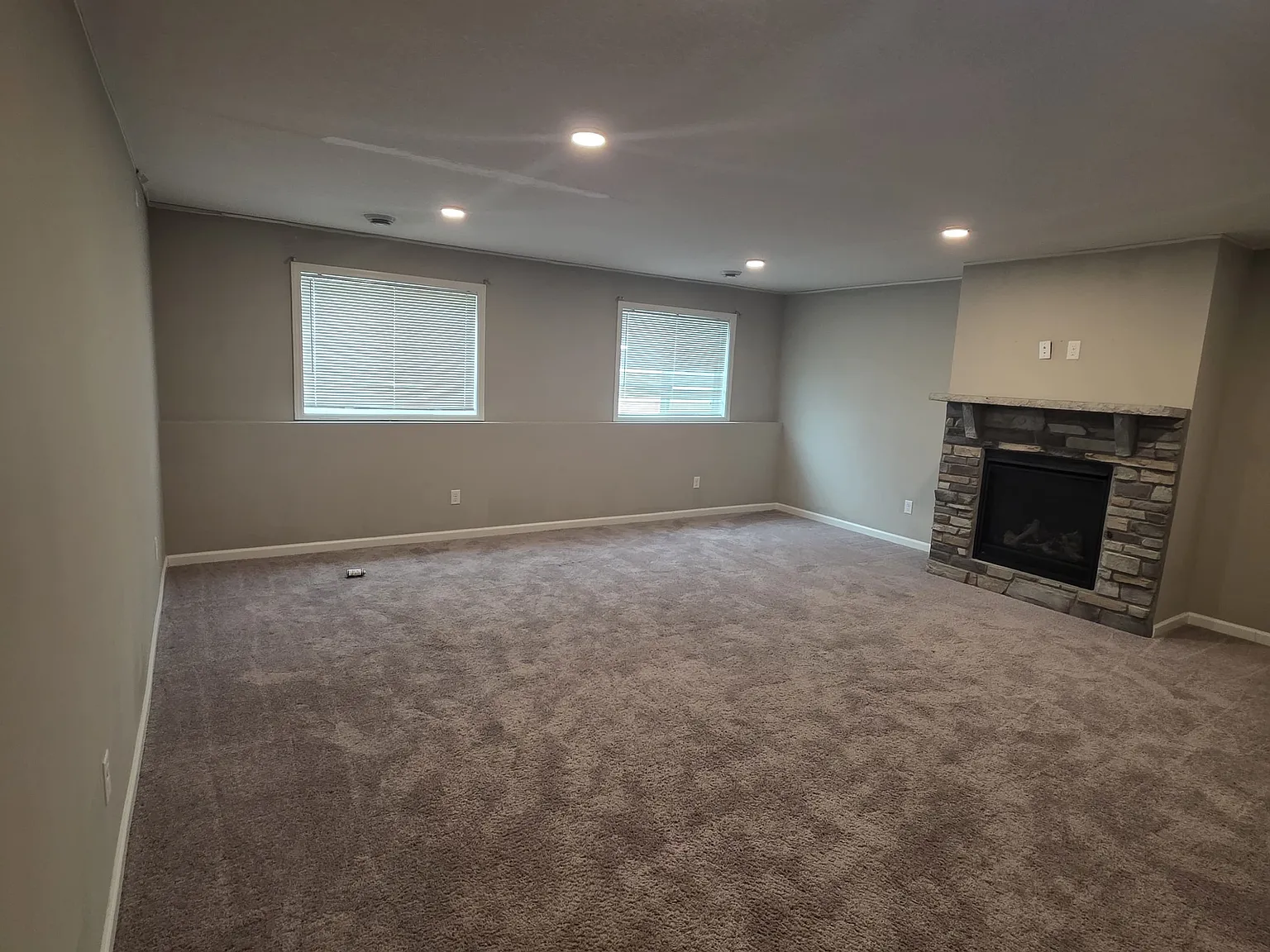 5 bed, $1,100 — Photo 1