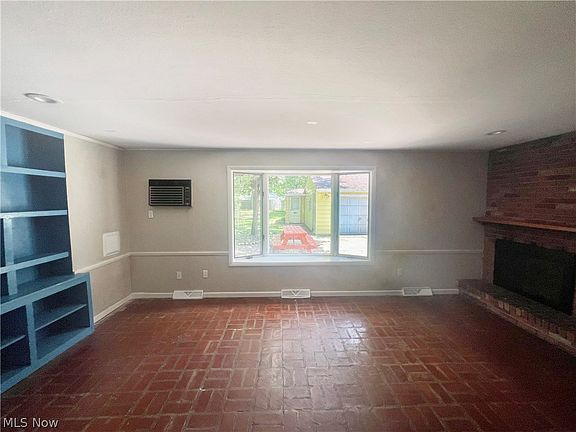 5th image of 955 N Pasadena Ave