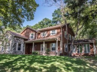 490 N Lwr Gardens Rd, Fontana, WI 53125