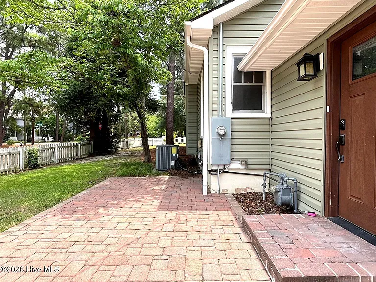 380 N Leak St — Photo 20
