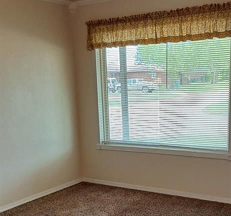 3rd image of 837 S Stahl Dr