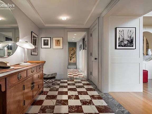 2nd image of 33 W 67th St #5FW
