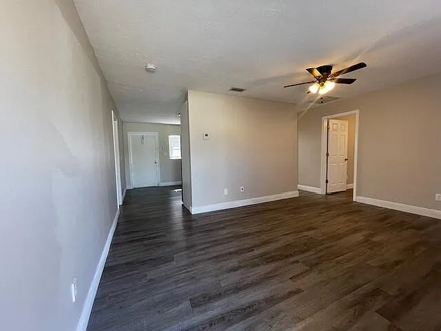 1205 Avenue K — Photo 20