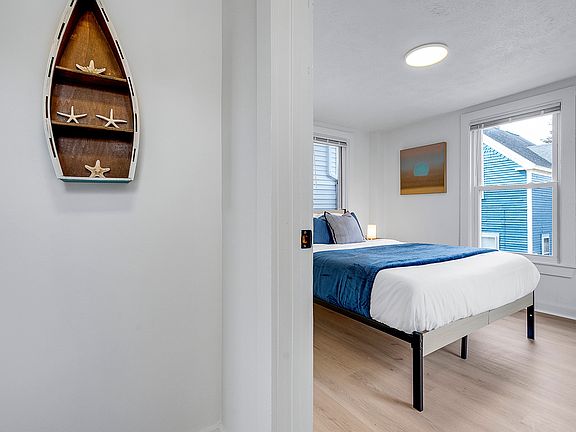 5th image of 104 1st St APT 203