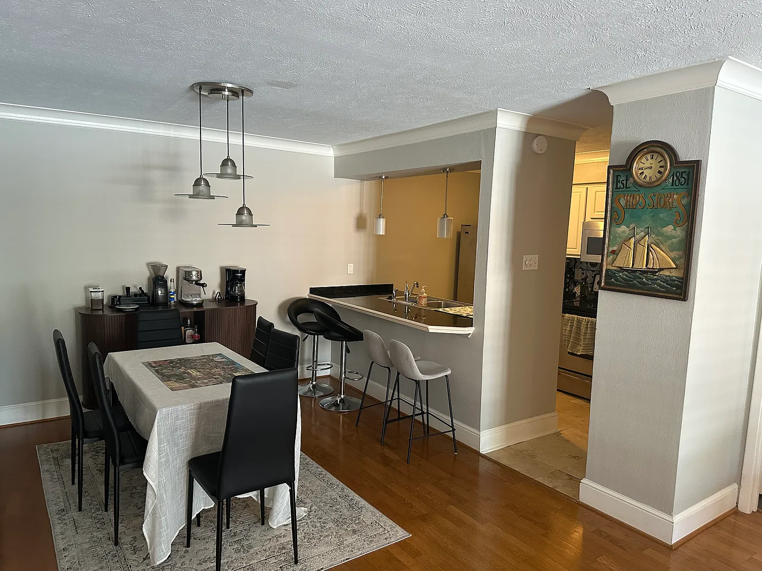 2 bed, 1056 sqft, $2,000 — Photo 2