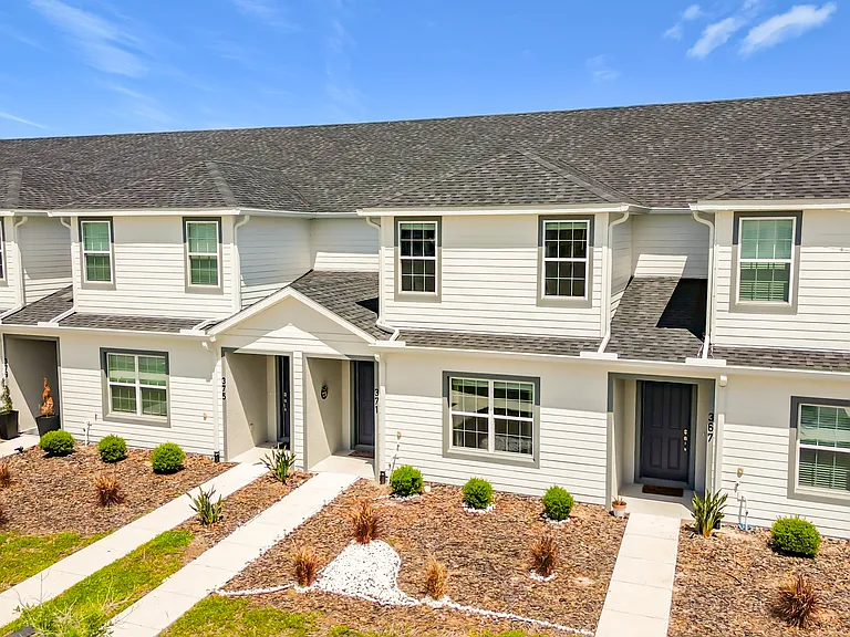 371 Crossings Ave — Photo 1