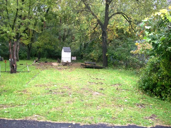 17/100 Woodhaven Dr E, Sublette, IL 61367