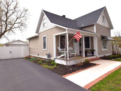 208 E Hurlbut St, Charlevoix, MI, 49720