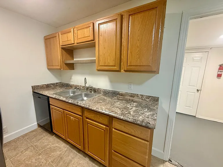 902 Gibson Dr — Photo 10