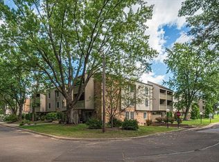 4045 Hodgson Rd APT 220, Shoreview, MN 55126