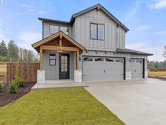 4th image of 221 SE 24th Ave