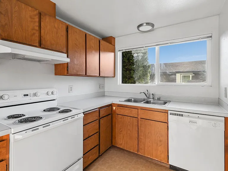 Idylewood Apartments — Photo 18