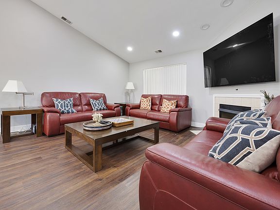 4th image of 129 Southwicke Dr #B