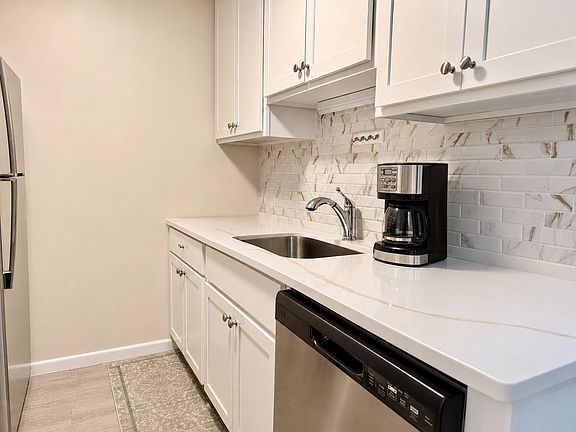 5th image of 21 Greenwood St APT 3