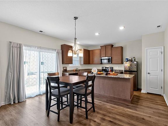 4th image of 214 Veterans Ct