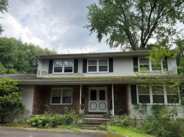 27 Stonehedge Dr, West Nyack, NY 10994