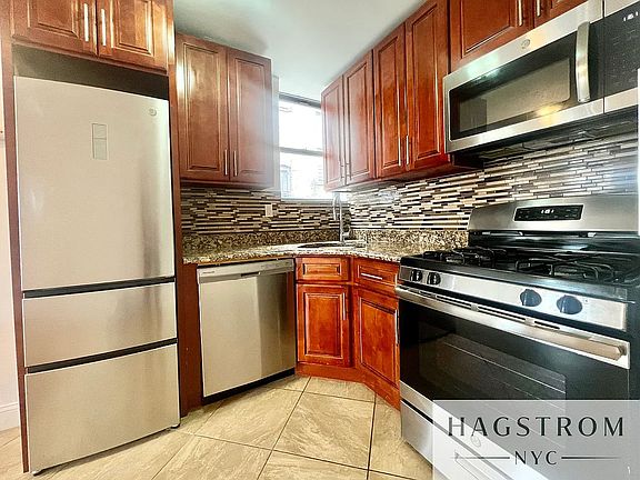 2nd image of 951 Putnam Ave #4A